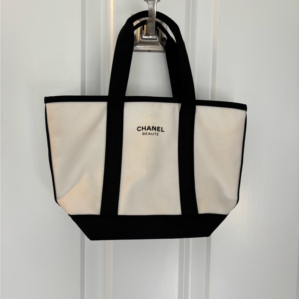 CHANEL Beauté Black and Cream Mini- Tote